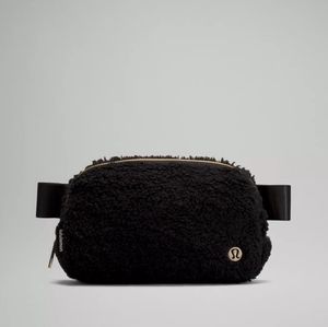 NWT Lululemon Everywhere Belt Bag Fleece